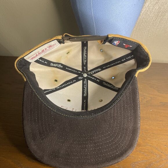 Rear Mitchell & Ness Hat/Cap SnapBack Chicago Bulls Tan/Brown Suede Like EUC - Picture 7 of 9